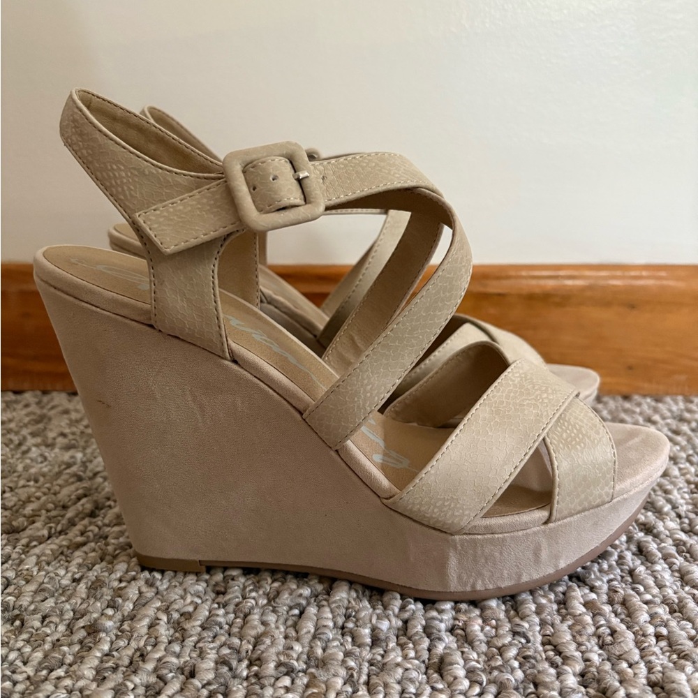 (NEW) American Rag Women’s Tan Suede Platform Wedges — Size 9M